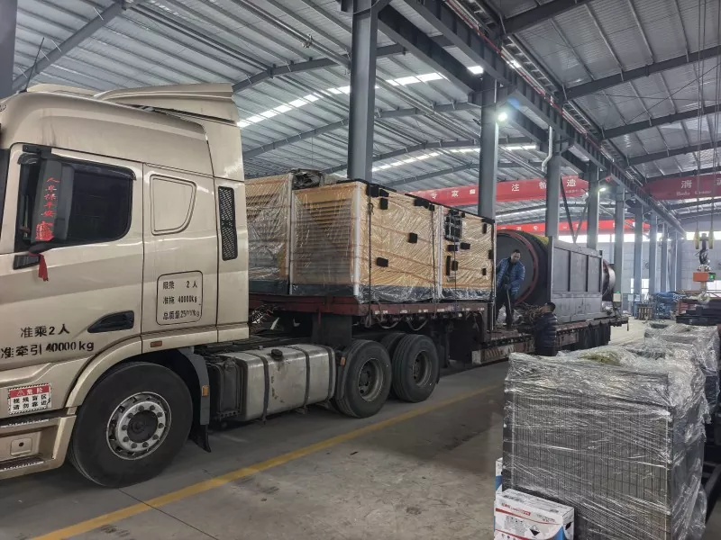 جنکی کان کنی مشینری ڈھول کو الگ کرنے اور معاون آلات کی ایک کھیپ روس کو بھیجتی ہے